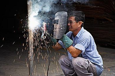 踏上鸟羽编织而成的梦幻旅途，叙事解谜新作《鸟语三十》现已正式发售！